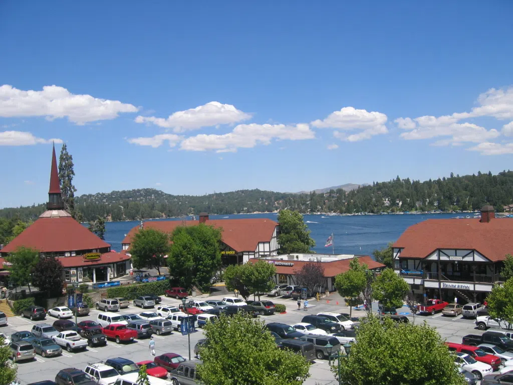 Mountain village in Lake Arrowhead, California surrounded by tall trees